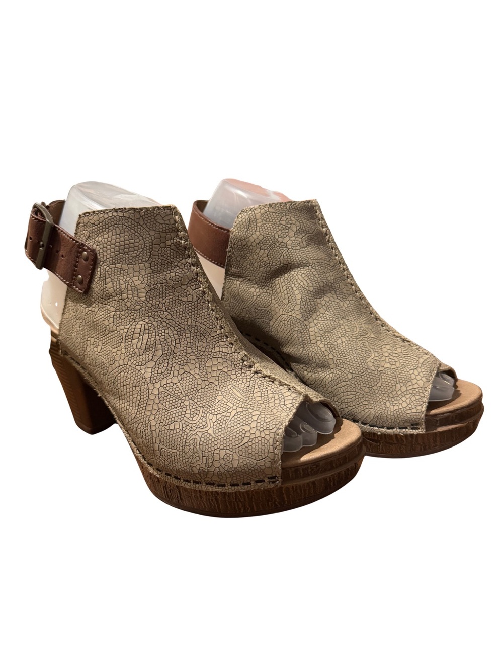 Dansko Taupe Lace Embossed Leather Platform Slingback Sandal Sz 38 Peep Toe